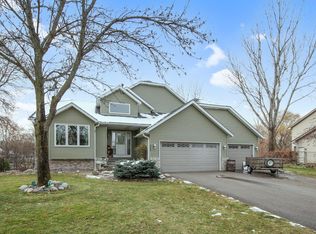 6285 Coyote Trl, Lino Lakes, MN 55014