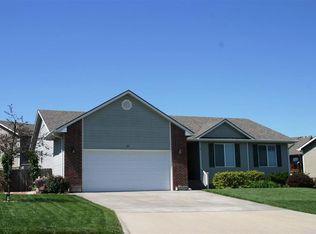 321 Highland Ridge Dr, Manhattan, KS 66503