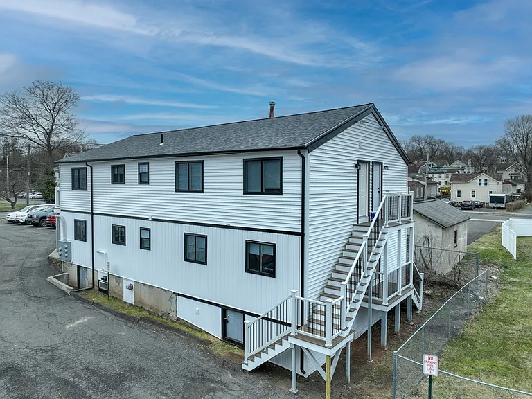 569 Center St — Photo 17