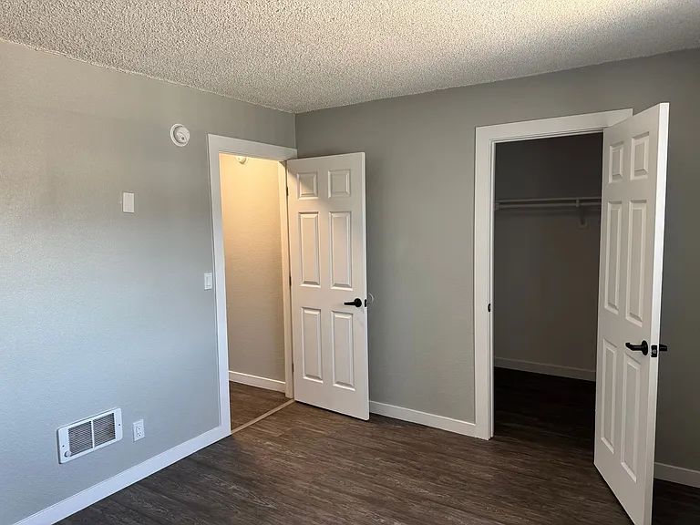 Villa Del Sol Apartments — Photo 195