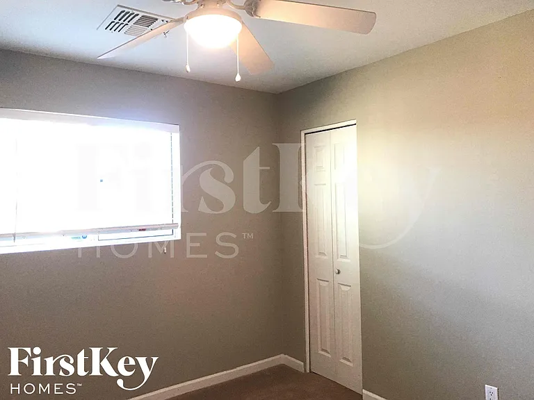 8802 N 35th Dr — Photo 15