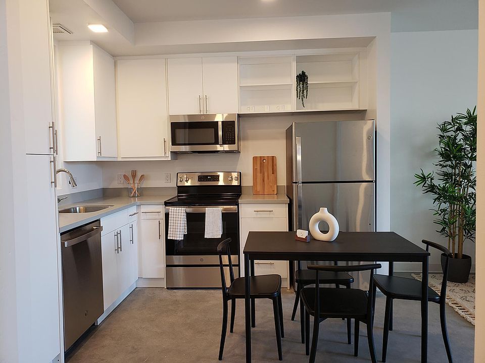 1st image of 4015 Kansas St #205