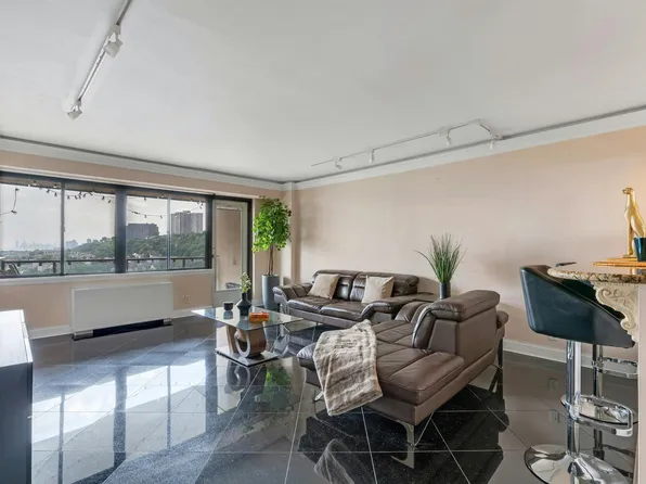 1203 River Road image 4 of 40