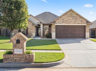 1916 Evans Ct, Moore, OK 73160