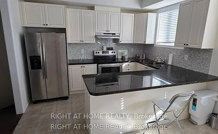 27 Shiff Cres — Photo 5