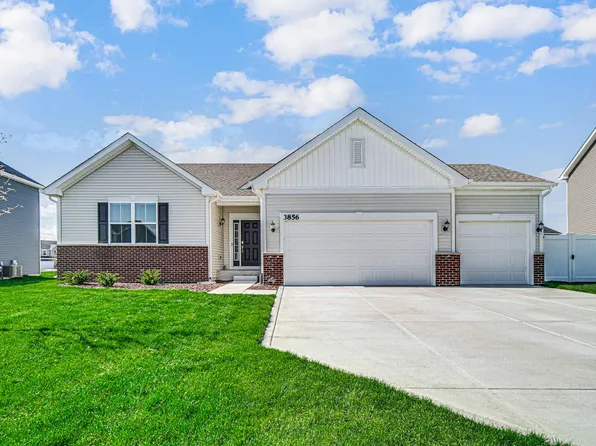 3856 Fender St, Valparaiso, IN 46385