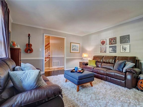 3rd image of 451 Summer Dr
