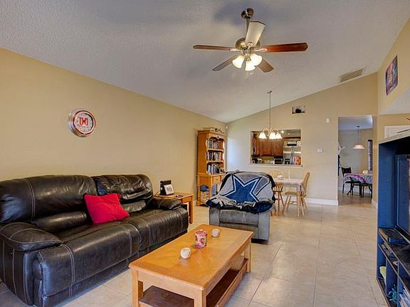 5th image of 920 Ocala Woods Ln