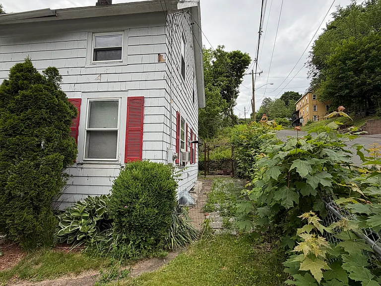 61 Vernon Ave #4 — Photo 3