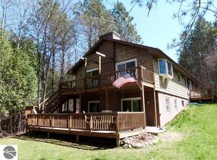 18250 Pine Meadows Dr, Thompsonville, MI 49683