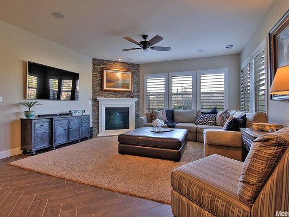 2nd image of 647 W Tramonto Dr