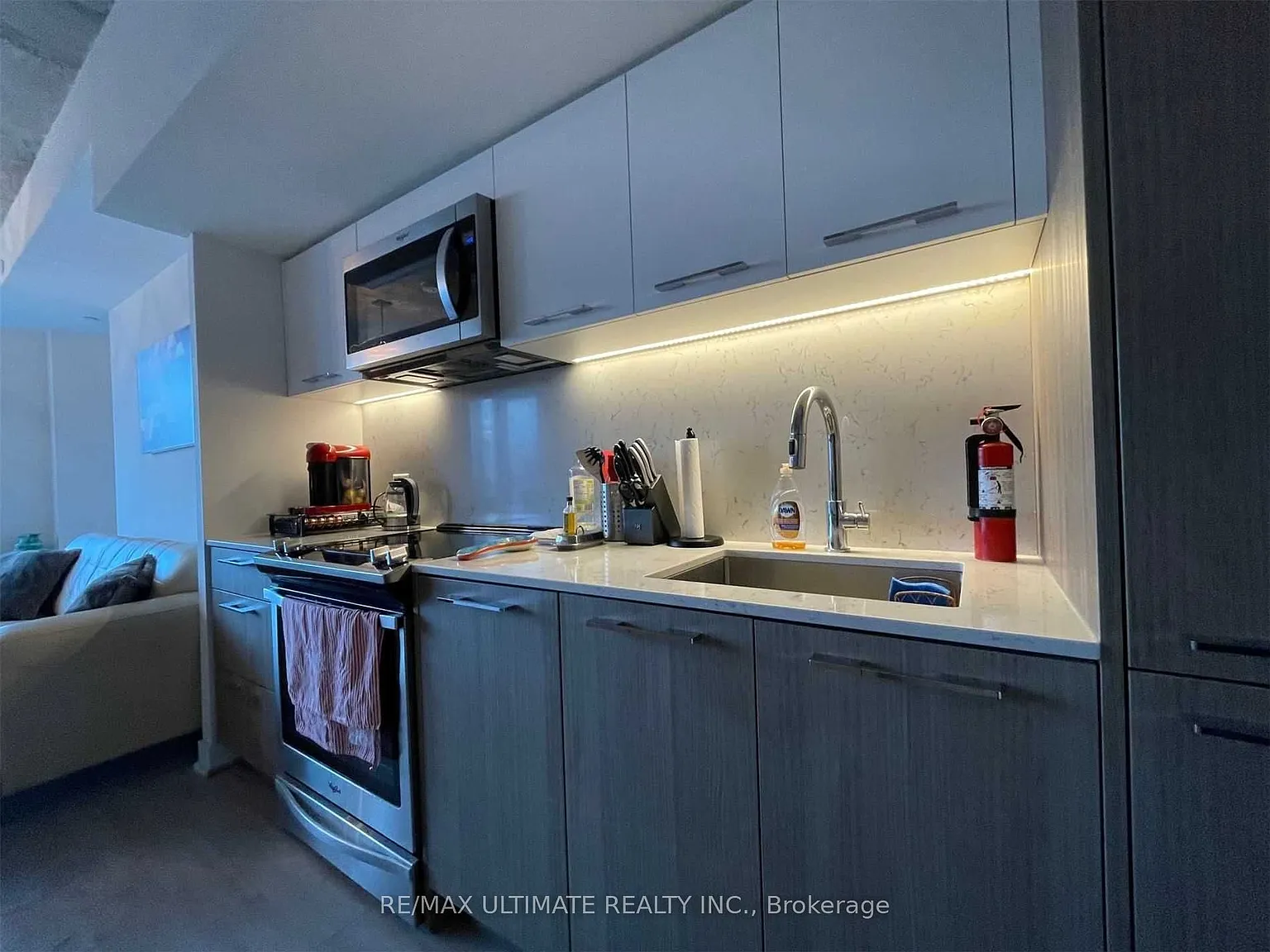 2 bed, $3,200 — Photo 4