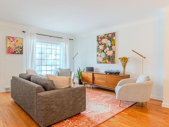 3rd image of 1418 Hope St SE