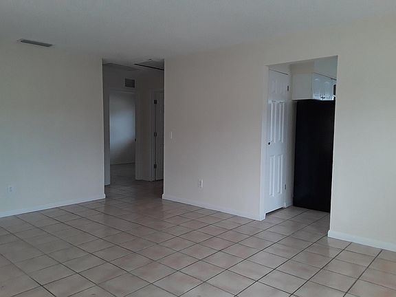 3rd image of 2826 Green Acres Ave APT A