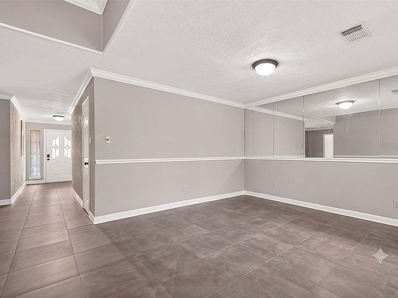4th image of 324 W Champions Colony #Iii