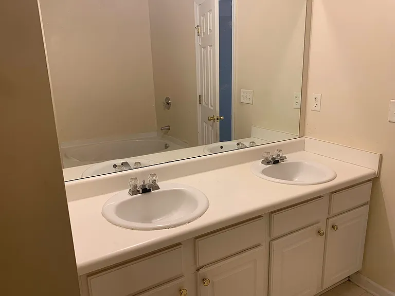 3841 Pleasant Oaks Dr — Photo 2