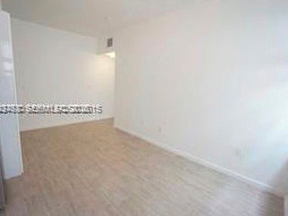 5th image of 1611 Meridian Ave #28