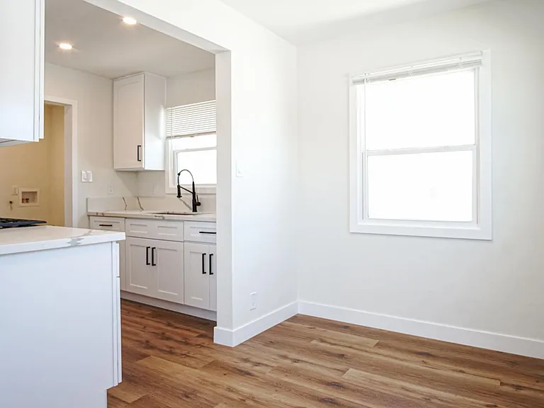 4525 W Broadway — Photo 5