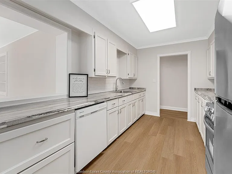 132 Division St N — Photo 7