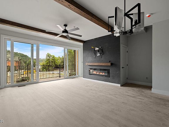 2nd image of 215 Circle Dr #U9