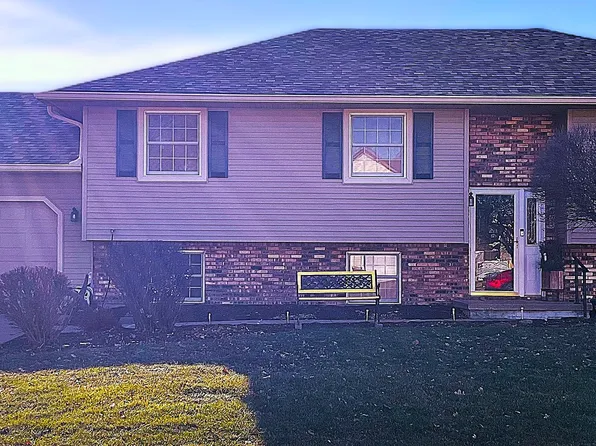 805 W Spring St, Eldridge, IA 52748