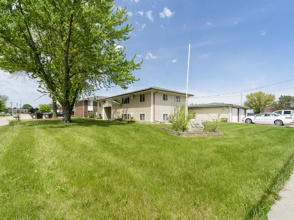 1501 W 3rd St #1, Vinton, IA 52349