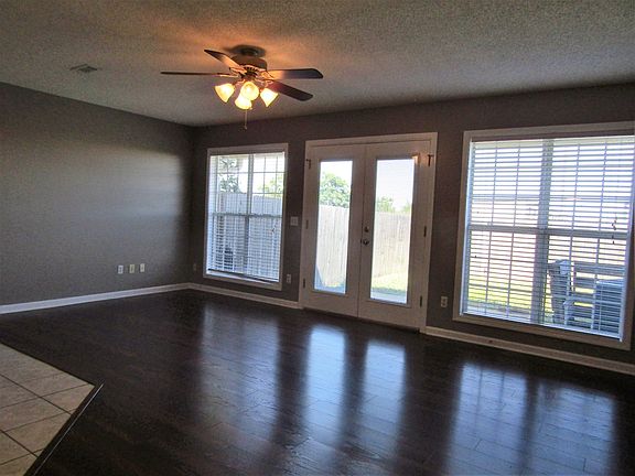 4th image of 158 Woodmere Dr