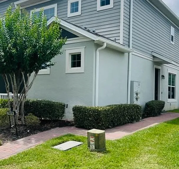 7670 Bowery Dr — Photo 2