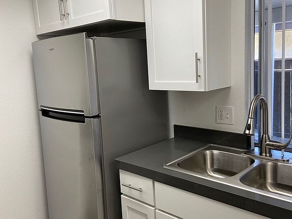 3rd image of 2555-2545-2559 White Oak Pl #2555C