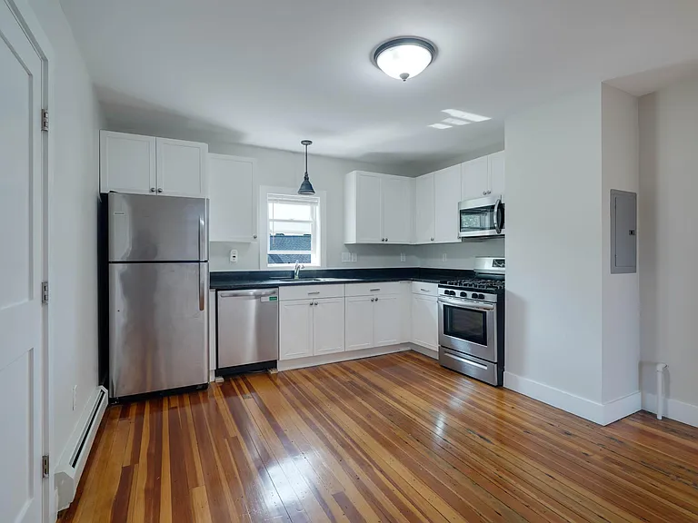 321 Jefferson Ave — Photo 4