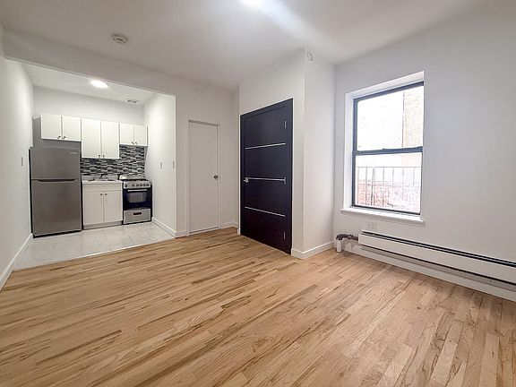 3rd image of 226 E 14th St APT 5M