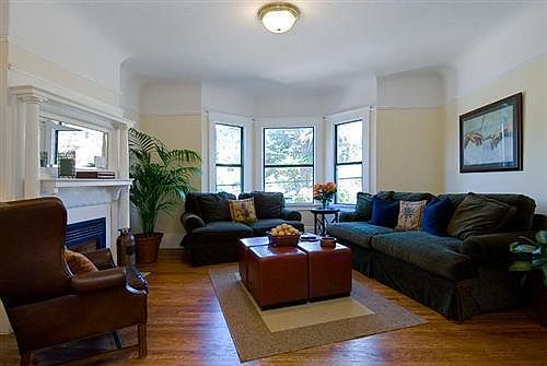 3rd image of 301 Lake St