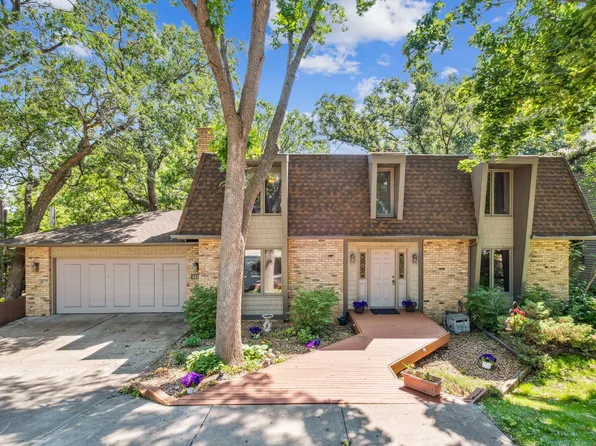 5511 Matterhorn Dr NE, Fridley, MN 55432
