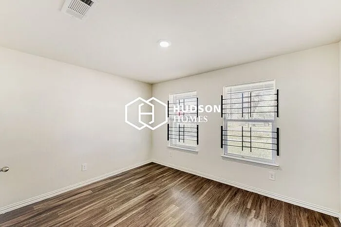 2203 Pearl St — Photo 6