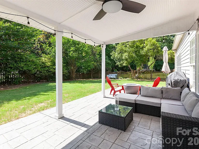 2304 Coltsgate Rd — Photo 17