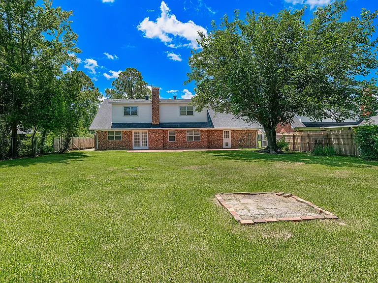 1554 Westbury Dr — Photo 24