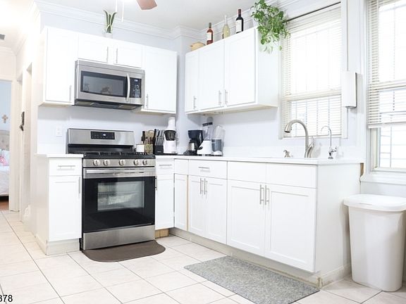 5th image of 302 N 10Th St