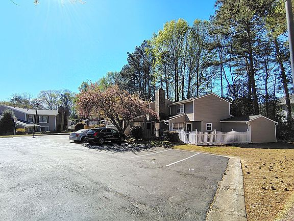 5th image of 579 Picketts Bend Ct
