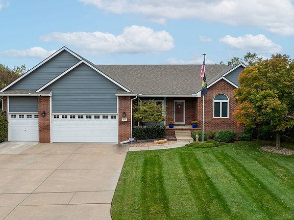 2nd image of 932 N Azure Cir