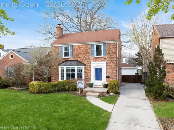 1922 Norwood Dr, Grosse Pointe Woods, MI 48236