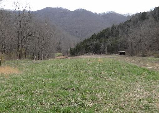 2nd image of 383 Vivian Ln