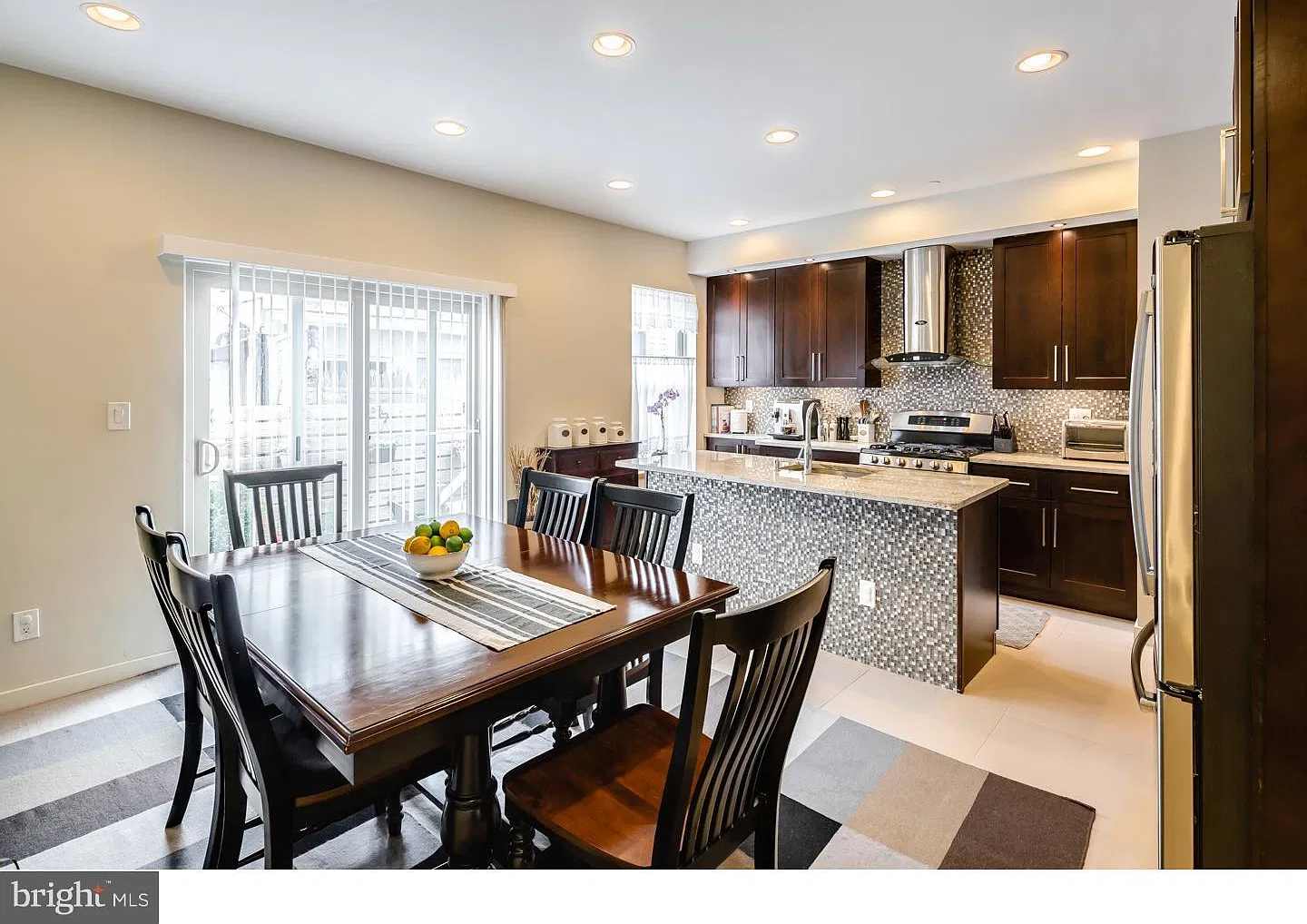 3 bed, 2162 sqft, $3,800 — Photo 2
