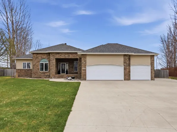 212 Chestnut Dr, Horace, ND 58047