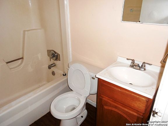 3rd image of 6046 Castle Hunt Dr