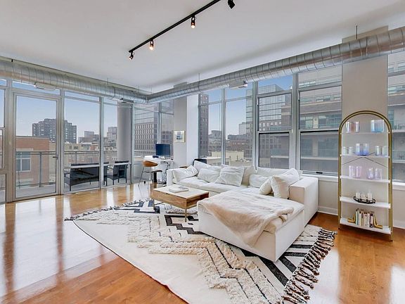 2nd image of 901 W Madison St Unit 710