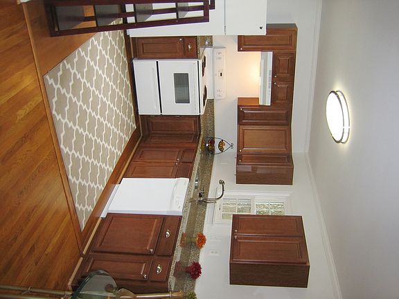 5th image of 1020 Kensington Way