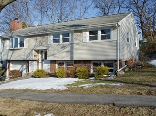 18 Ravenwood Rd, Peabody, MA 01960