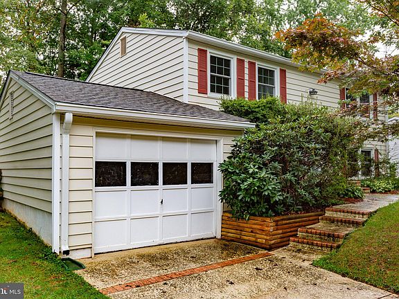 2nd image of 13735 Marilyn Ct