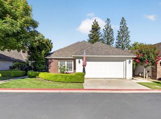 6652 N Seedlescombe Dr, Fresno, CA 93711