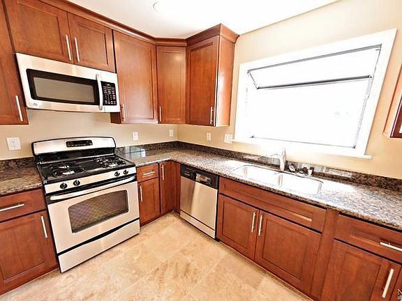 4th image of 1189 Lombardi Ave